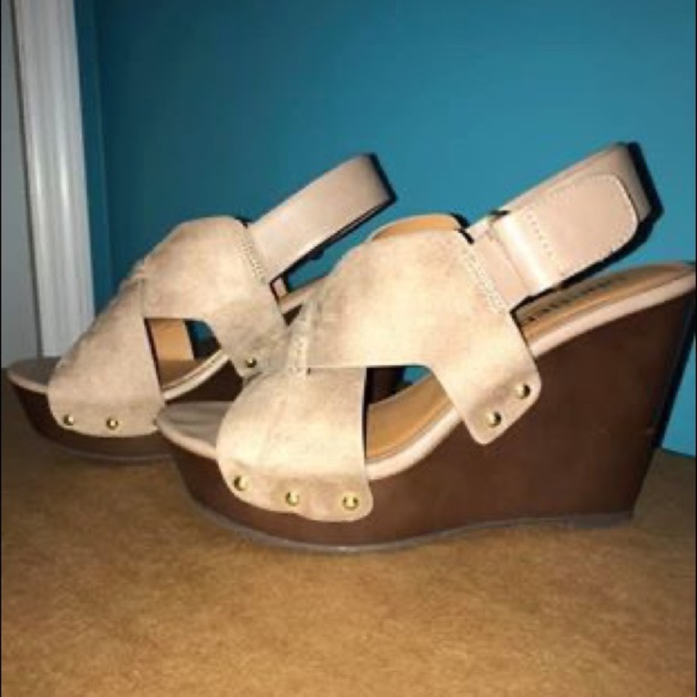 Tan Wedges